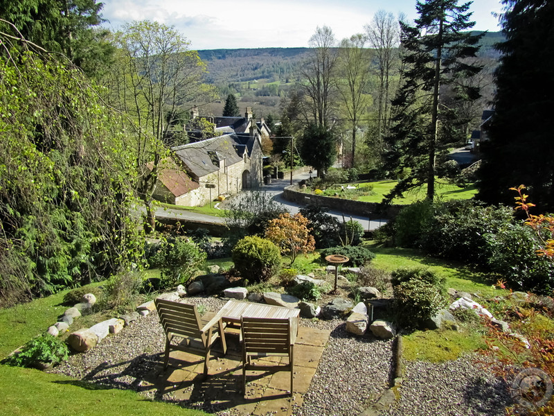 Torrdarach House's Front Garden