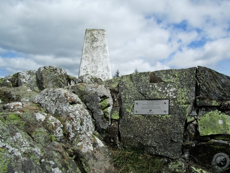 Memorial atop Moncreiffe Hill