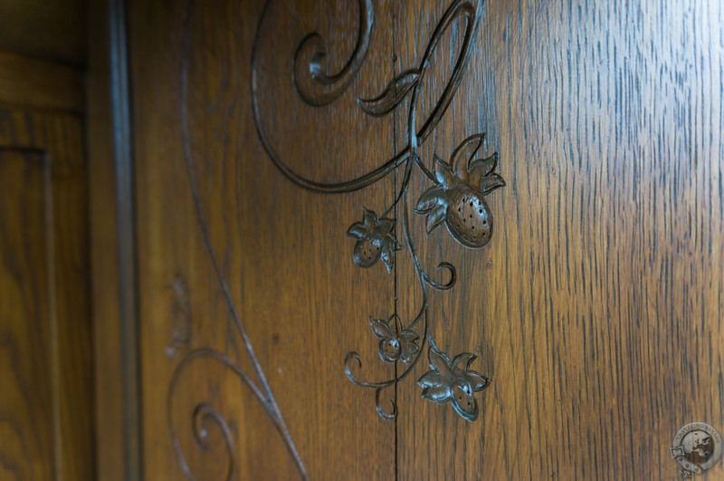 Strawberry carvings on the walls of Gitana