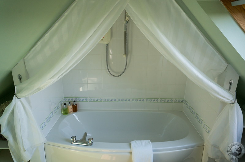 The curtained shower at Traprain Cottage B&B