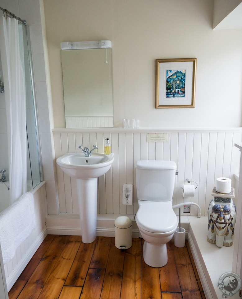 My room's bathroom - check out the elephant toilet-paper holder!