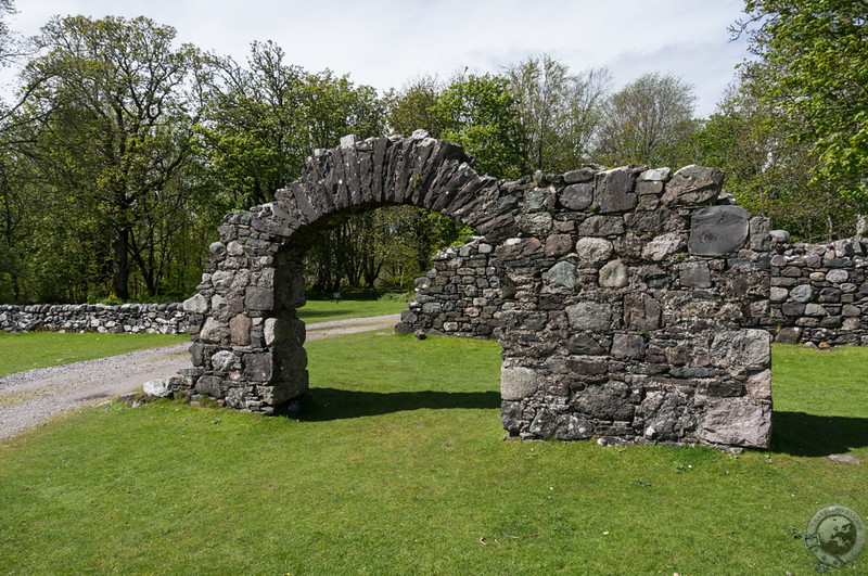 Falling walls at Dunstaffnage Castle