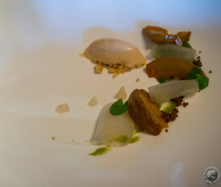 Caramelized pear with sorrel puree